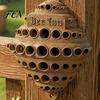 Backyard Pollinator Station Wall-Mounted Bee House, Outdoor Shelter, Honeycomb Design Wall Mounted House Plastic Hotel for Solitary Bees, Garden Decor