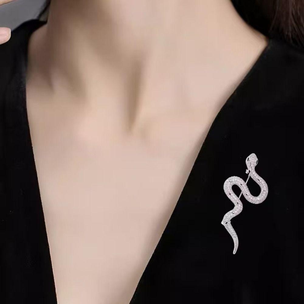Minimalist Rhinestone Animal Collar Pins Sparkling Snake Lapel Pin Zodiac Snake Brooch  New Year