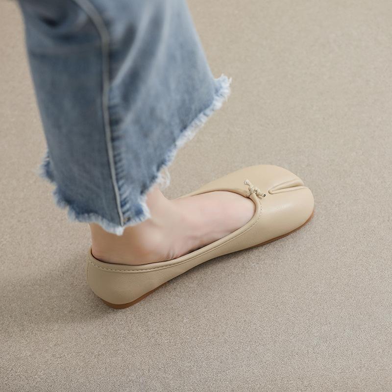 Французские туфли Мэри Джейн женские 2025 года новые туфли на одной педали свиные ножки с раздвоенным носком на плоской подошве одинарные туфли с мягкой подошвой с неглубоким горлом женские туфли большого размера