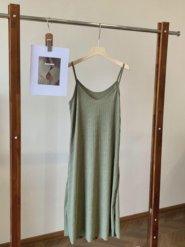 Весна 2025 Женская плиссированная юбка на подтяжках: Элегантное, легкое, роскошное, однотонное, облегающее платье во французском стиле.