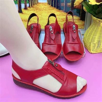 2025 летняя новая мягкая кожа удобная мягкая подошва мягкая поверхность плоская подошва женские сандалии с дырочками повседневные сандалии с небольшим горлом для мам среднего возраста