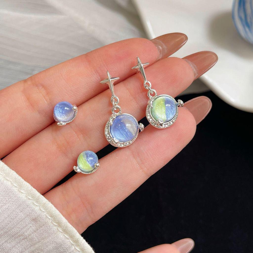 «Комплект серег «Летняя звезда и луна»: Необычный дизайн с серебряной иглой – мило и стильно для ношения на все случаи жизни.