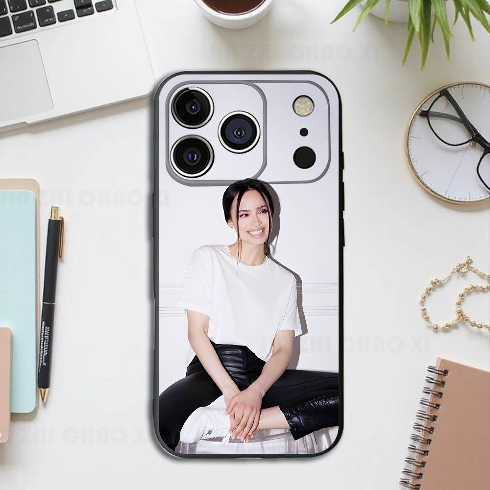 Actor S-Sofia C-Carson Black Phone Case For IPhone 17 16 15 14 13 12 13 12 11 Pro Max Plus XS XR Silicone Soft Back Cover