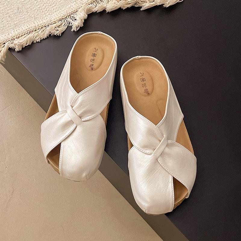 Нишевая женская обувь 2025 года летние прохладные тапочки для улицы ретро кожаная обувь сезонная обувь шлепанцы