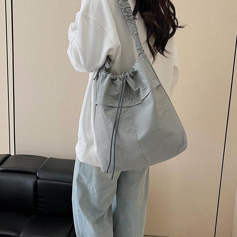 Fashion Drawstring Shoulder Women's Bag 2025 New Nylon Messenger Bag Korean Version Niche Casual Art Canvas Bucket Bag