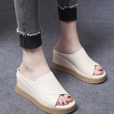 Шлепанцы на толстой подошве женские 2025 новая летняя обувь в зарубежном стиле на высоком каблуке танкетке женские крутые шлепанцы женские сандалии