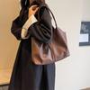 Оптовая продажа большая сумка из мягкой кожи женская сумка 2025 осень и зима новая нишевая модная сумка-тоут повседневная сумка через плечо сумка-подмышка