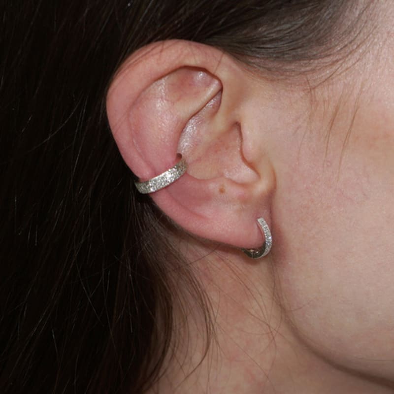 OURPIERRE GRANITO HOOF EARRING SILVER