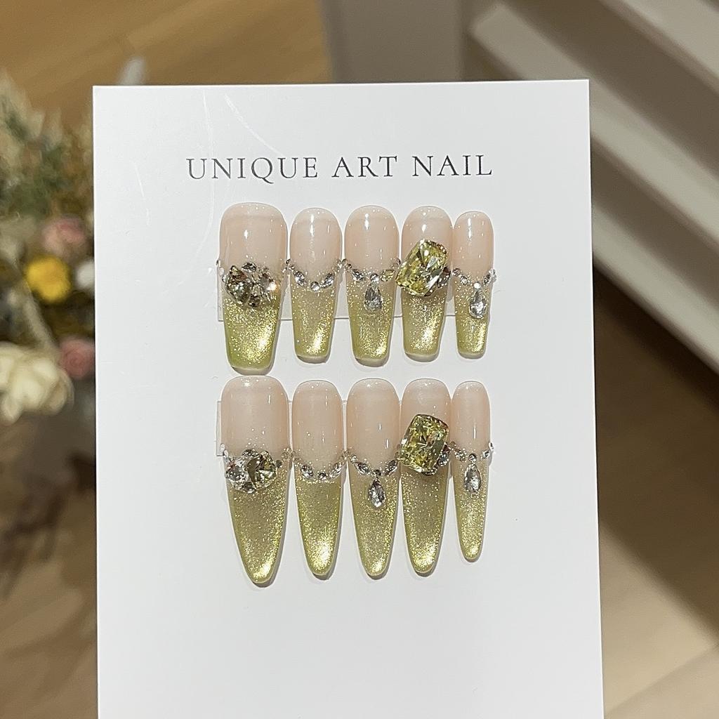 Gentle Huang Chunri Yuan Qi Bursts with Shiny Yellow Cat Eyes Gradient French Broken Diamond Wearable Armor