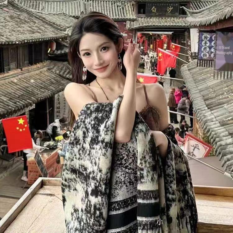 Women's Retro Ink Painting Tassel Cape Shawl - Double-Sided, Loose-Fit Autumn Outerwear.