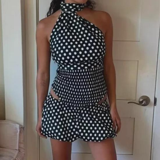 Топ-халтер в стиле ретро в горошек 2025 года + мини-юбка А-силуэта со шнуровкой и заниженной талией