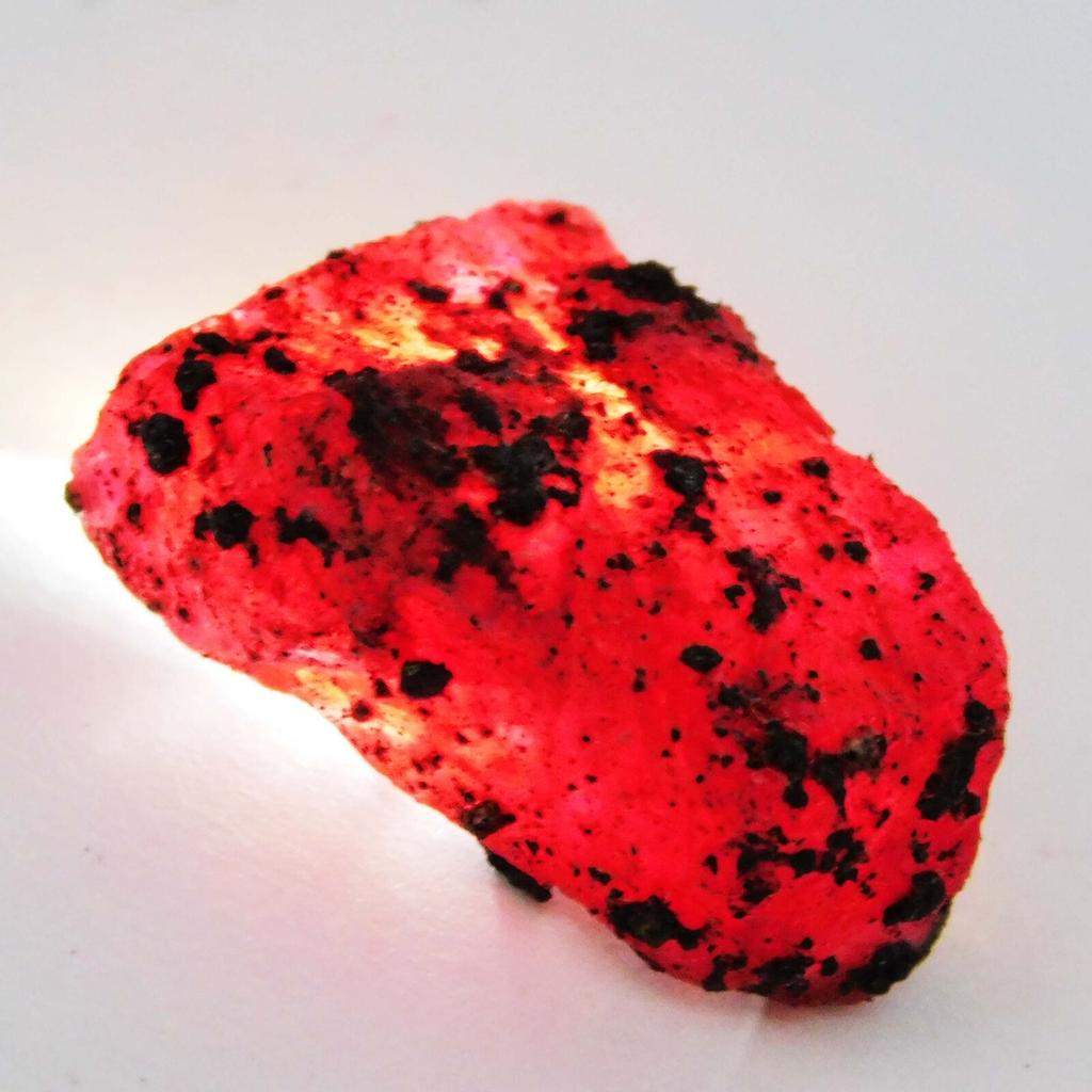 Natural Red Ruby Loose Gemstone Uncut Raw Rough 48.50 ct for Lapidary and Gem Collections