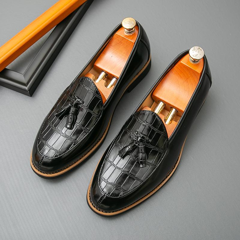 Fashion Fashion New Luxury Designer Men's Pointed Tassels Wedding Shoes Male Slip On Loafers Formal Dress Footwear Zapatos Hombre
