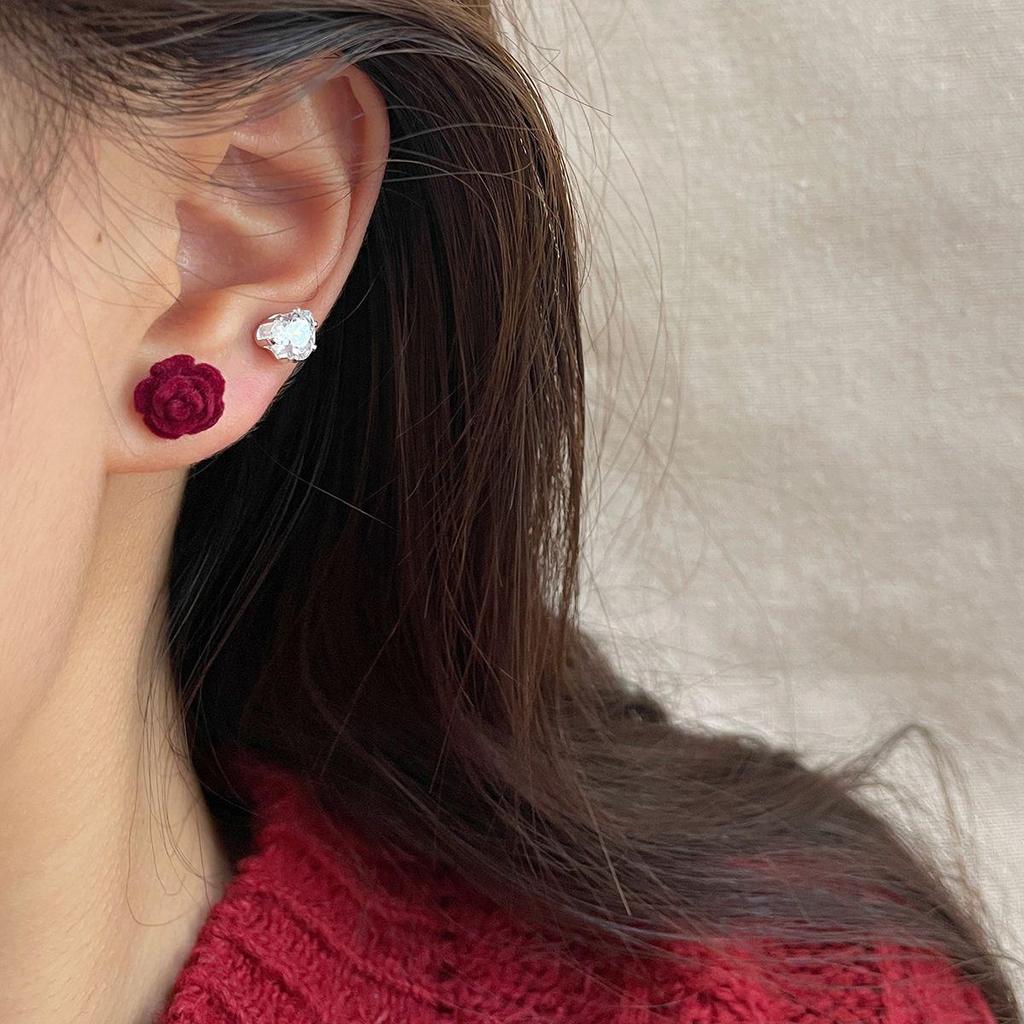 «Изысканные серьги-флок с бантом»: Элегантный и милый дизайн ниши для осени/зимы"