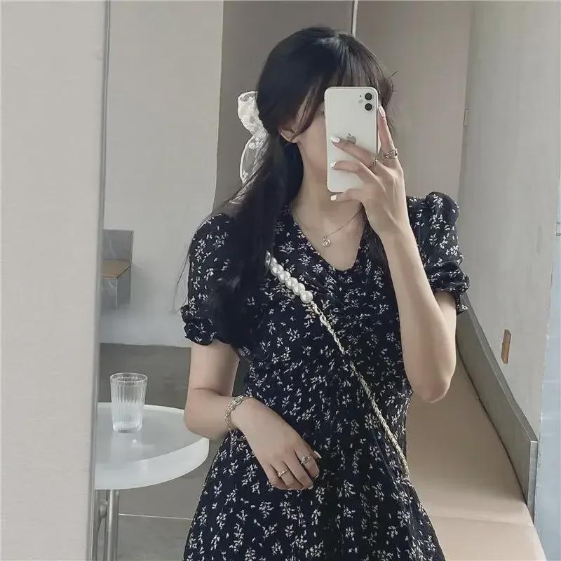 Лето 2024 г. Цветочное платье во французском стиле с короткими рукавами