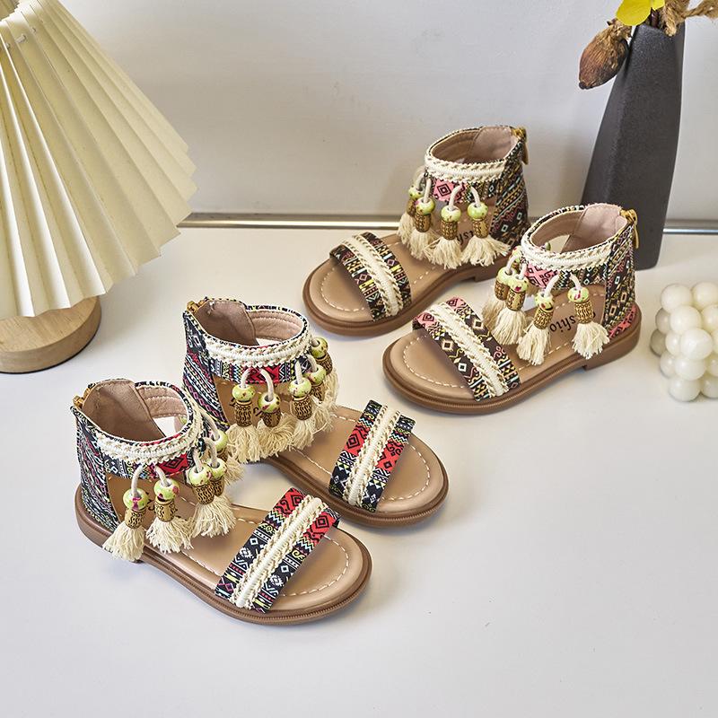 Детские сандалии 2024 года, летняя новая мода для девочек, универсальная обувь принцессы, детская обувь в этническом стиле с кисточками на мягкой подошве для отпуска