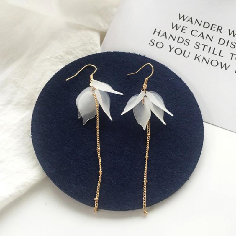 Fashion White Flower Earrings for Women Trendy Crystal Acrylic Pearl Long Tassel Drop Earrings Temperament Party Gift Jewelry
