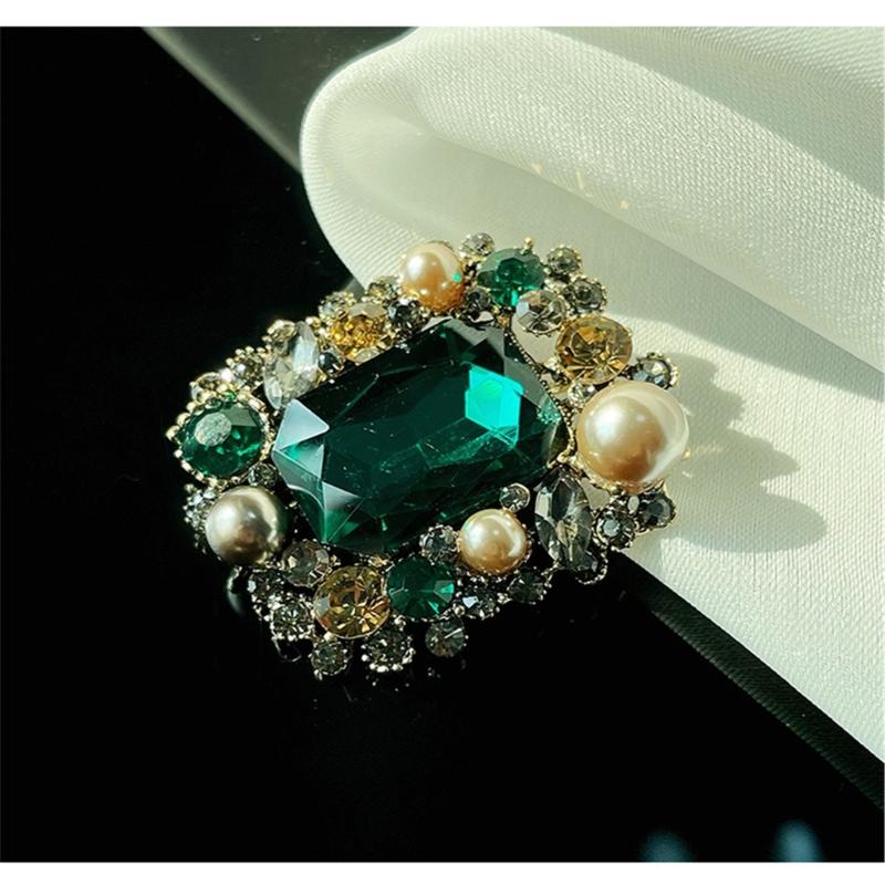 Elegant Clothing Fastener Fashion Accessory Clothing Jewelry Vintage Brooch Crystal Lapel Pin Gift for Woman Girls