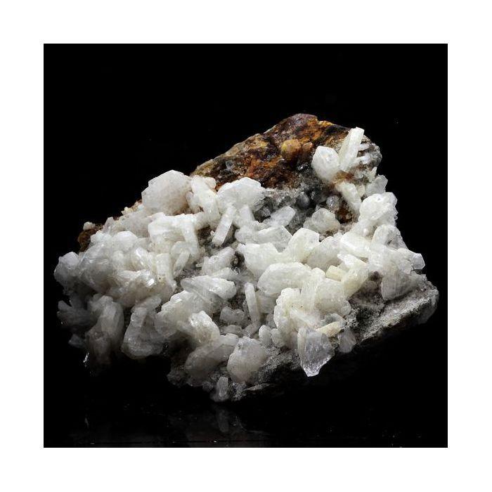 Pierres et Minéraux. Quartz + Albite. 540.0 ct. Grandes Rousses, Isère, France..