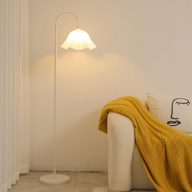 Modern Minimalist Energy-Saving Eye-Friendly Petal Floor Lamp for Living Room, Study, Bedroom, and Hotel Decor