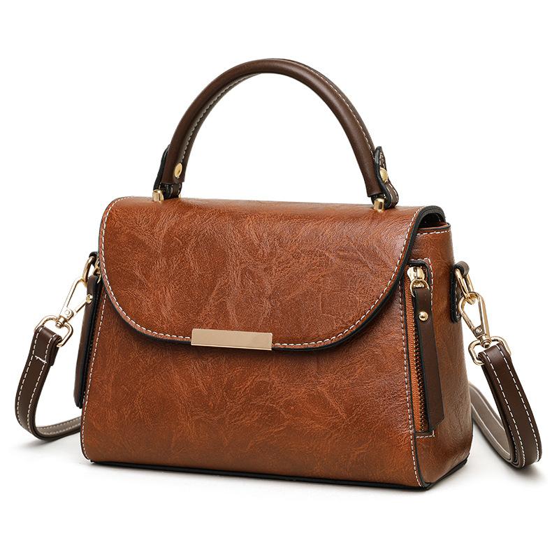 A Fashionable Retro Shoulder Bag with A Niche Design Featuring A Soft Leather Texture Contrasting Colors In A Small Square Bag