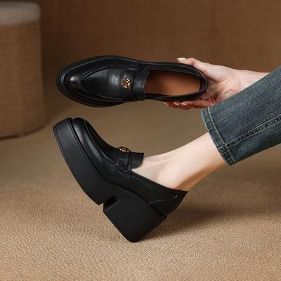 Женские кожаные лоферы на высокой платформе, новинка весны и осени 2025 года, с острым носком, камелией, скошенным каблуком, из коровьей кожи, водонепроницаемая платформа