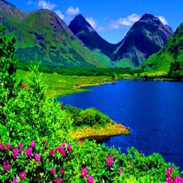 Алмазная мозайка. Яркие стразы, прочное водонепроницаемое полотно с нанесённным узором, эконологически чистый клей - всё это позволяет вам создать уникальный и неповторимый шедевр. Размер полотна и узор на выбор