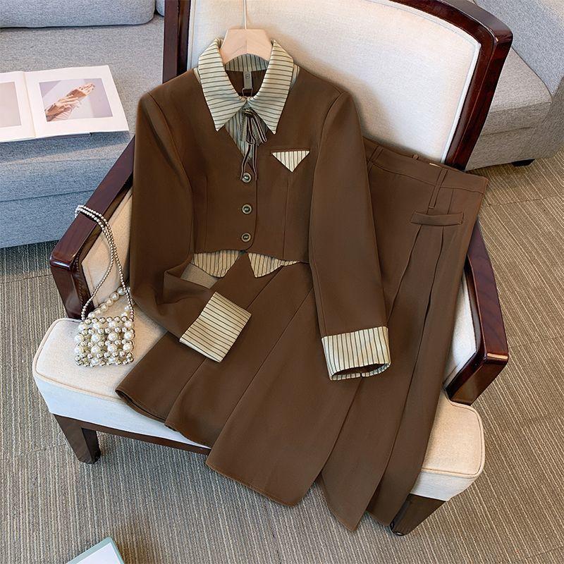 Высококлассный чайный отдел носит полный комплект женской плиссированной юбки «Весна-осень», костюм в университетском стиле, длинную юбку.