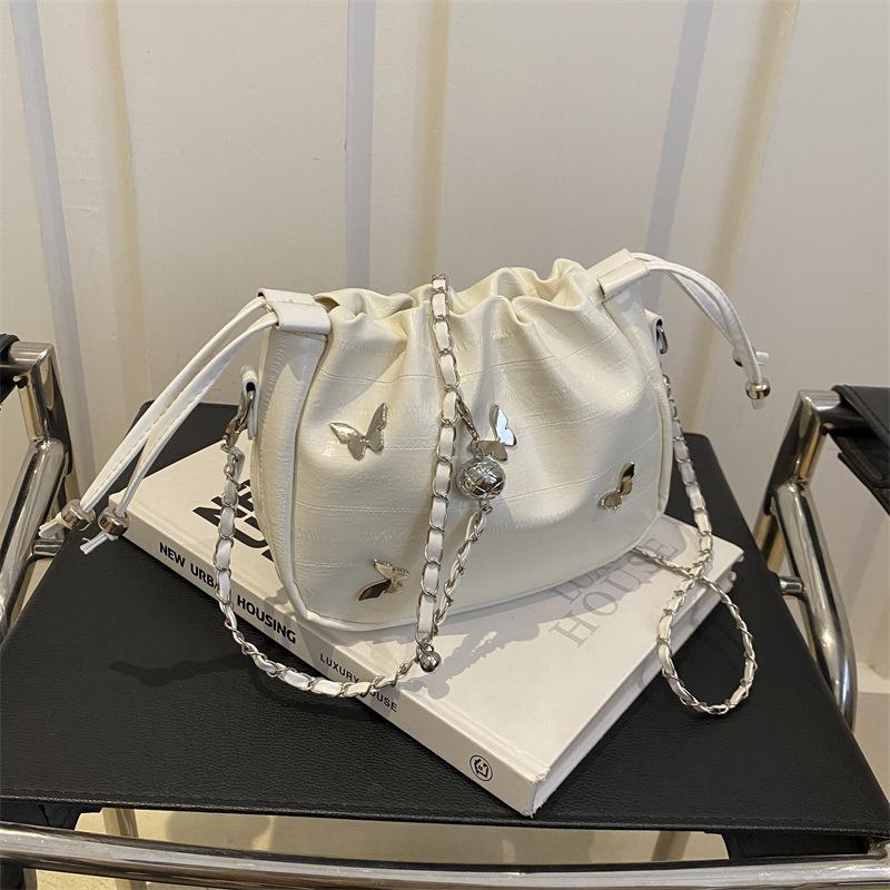 Мини-сумка-мессенджер высокой ценности 2025 лето новая цепочка маленькая сумка женская бабочка нишевый дизайн сумка-ведро на шнурке