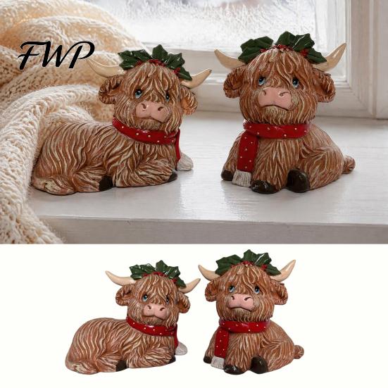 Small Party Souvenirs 2Pcs Christmas Highland Cow Figurine, Resin Yak Statue with Red Animal Figurines for Desk Scarf, Cute Desktop Ornaments