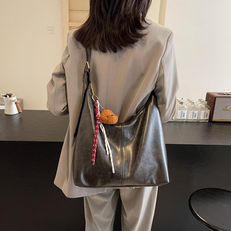 This Year's Popular Broadband Messenger Bucket Bag Women's Bag Trendy New 2025 High-end Sense Solid Color Texture Niche Shoulder Bag