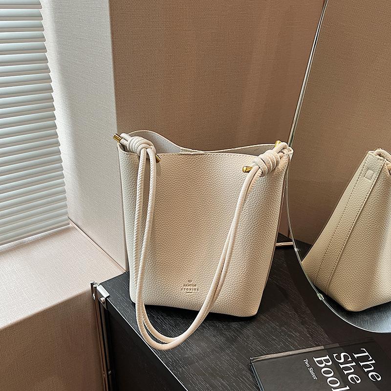 Осенне-зимняя ретро-сумка большого объема для женщин 2024 года, новая модная сумка через плечо, высококачественная сумка-ведро