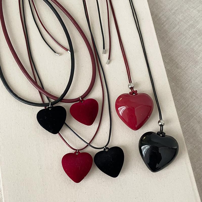 Niche Personality Flocking Love Подвеска Ожерелье Женское Легкое Роскошное Ретро Элегантное Модное Простое Универсальное Ожерелье Цепь Свитера