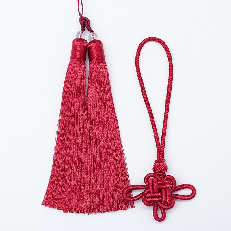 Двухцветная кисточка-подвеска в виде китайского узла для рукоделия
