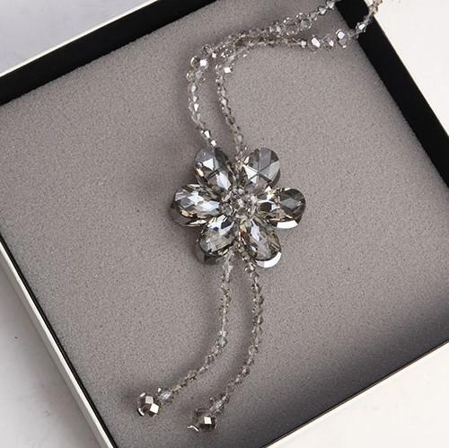 Геометрическое ожерелье с подвеской из больших и маленьких квадратов