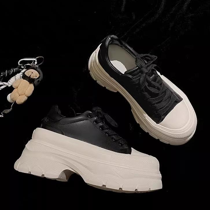 Модные универсальные туфли для пап на супер платформе, увеличивающие рост, женская обувь 2025 года, новые осенне-зимние маленькие белые туфли, легкая спортивная обувь