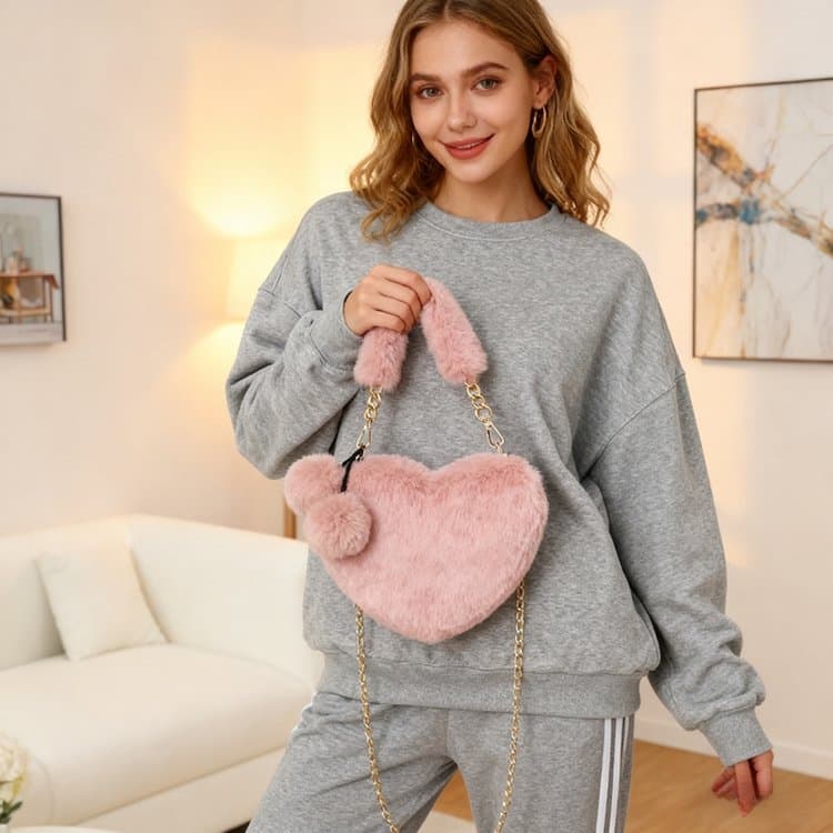 Сумка через плечо на молнии в форме сердца