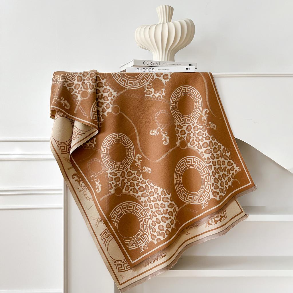 Autumn And Winter Imitation Cashmere Scarf Women'S Versatile Retro Trend Leopard Print Shawl Scarf Autumn And Winter
