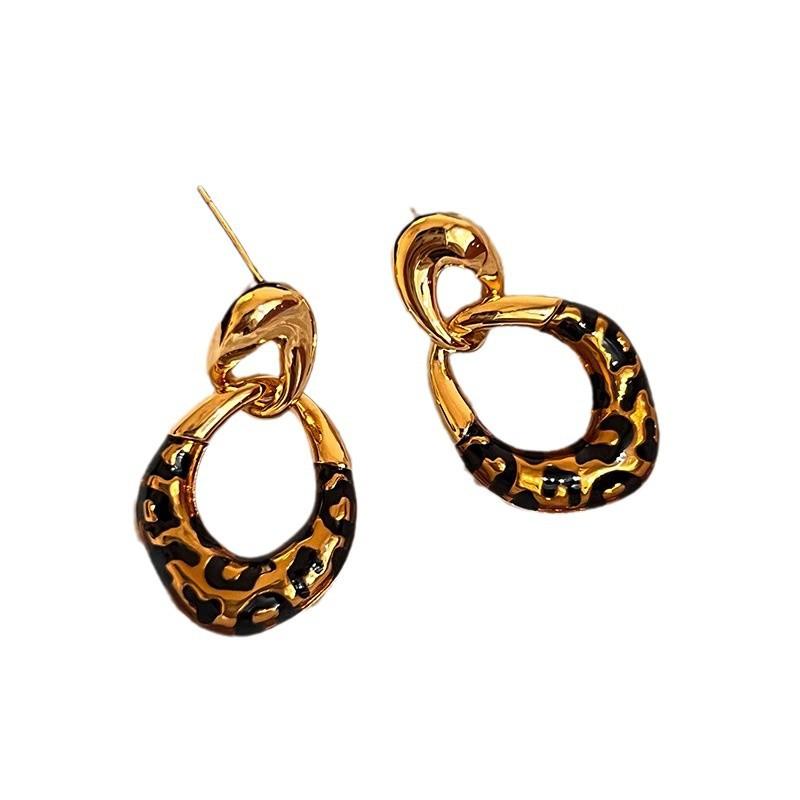 Женские серьги с нерегулярным геометрическим узором и леопардовым принтом