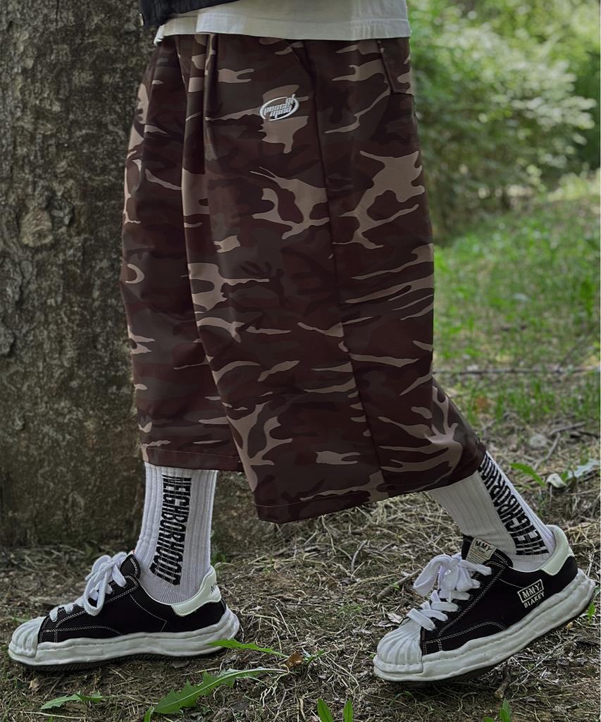 PEACEOFMIND Nylon Double-Pleat Bermuda Shorts (Camo)