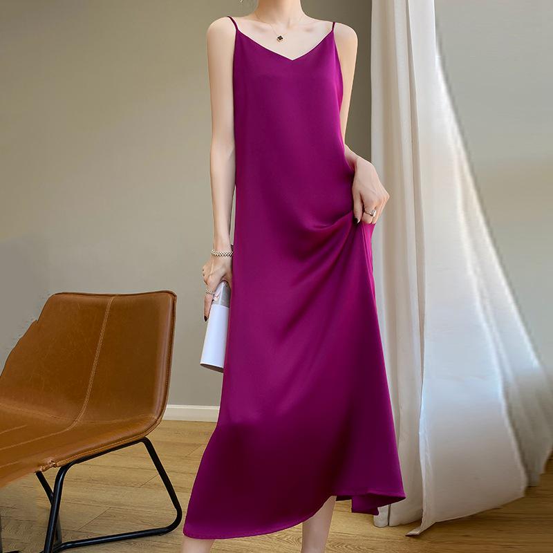 Женское платье-комбинация большого размера с V-образным вырезом из шелковой смеси - Коллекция Весна 2024