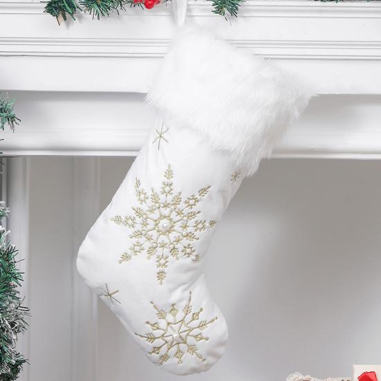 Рождественские чулки, вышитые снежинками, подвесные носки с плюшевой кромкой, праздничный домашний декор, подарочные чулки для рождественской вечеринки