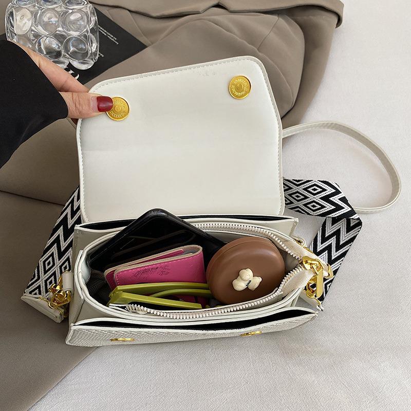 Корейская элегантная мода: Минималистичная маленькая квадратная сумка кросс-боди 2025 для женщин