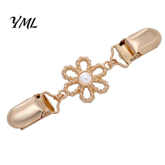 Clothing Fasteners Clip Hollow Flower Cardigan Sweater Clip, Vintage Women with Retro Shawl Brooch Faux Pearl, Cincher for Dress Pants Scarves