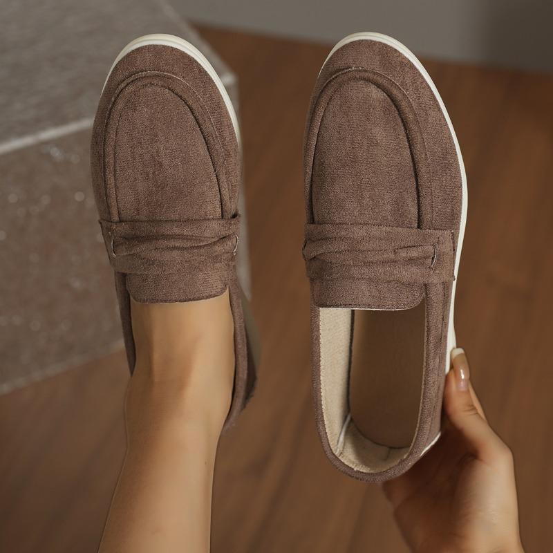 Новые женские осенние туфли-лодочки на плоской подошве на одном педале