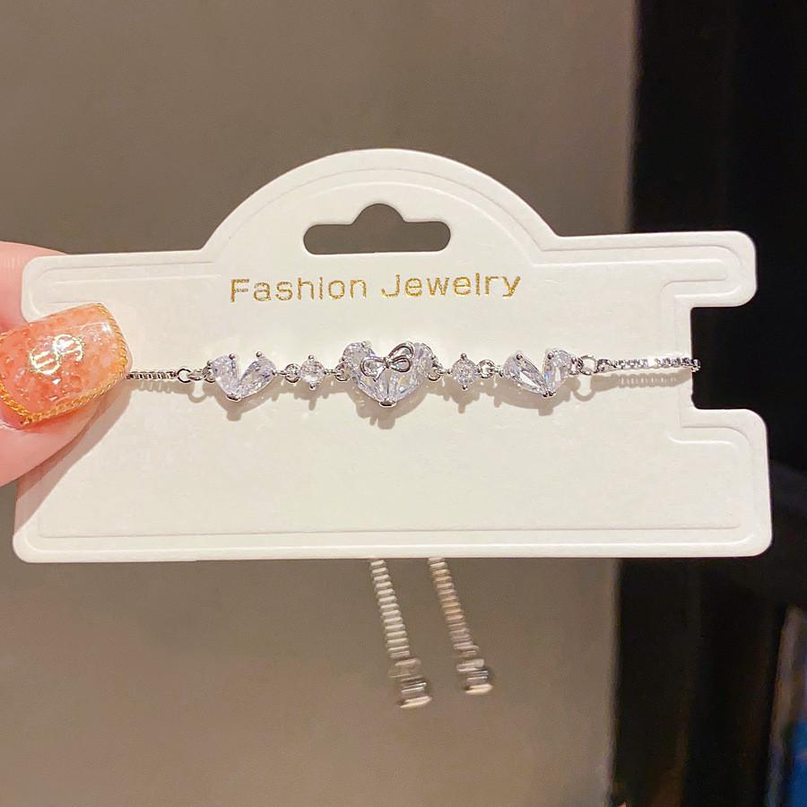 Vintage Heart Shape Jewelry Bracelet With Zirconium Plating For Women Gift Giving