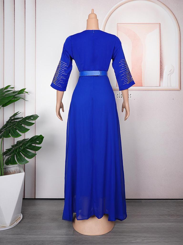 Женское платье больших размеров с высокой талией и круглым вырезом с бриллиантами на осень и зиму