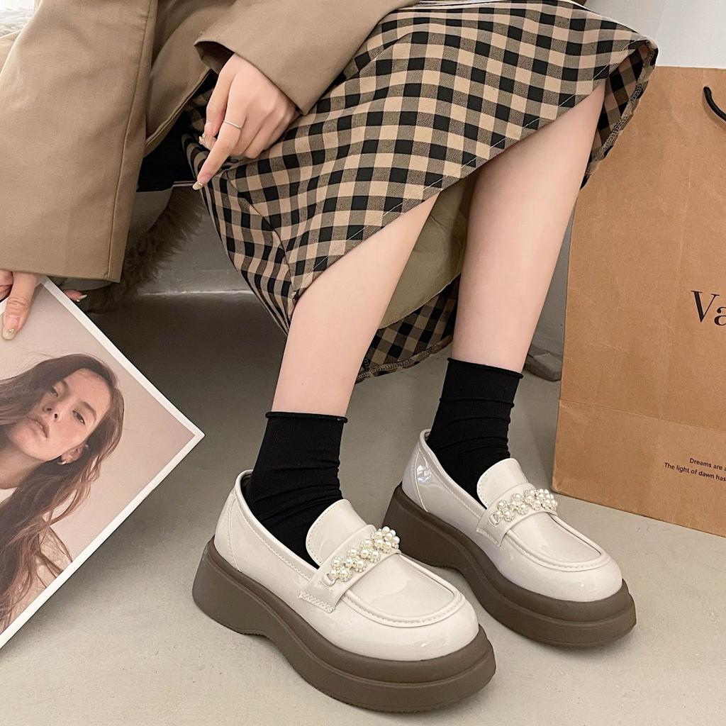 Ретро платформа маленькие кожаные туфли женские 2025 весна и осень новые британский стиль универсальные французские туфли-лоферы с жемчугом