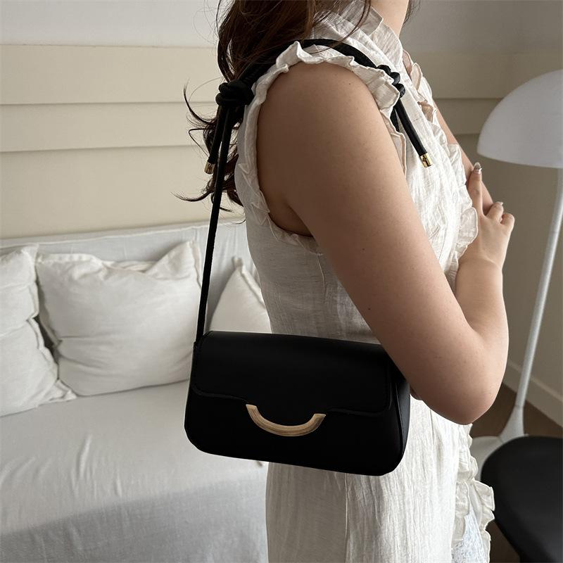 Простая и модная маленькая сумка, летняя новая сумка через плечо с нишевым дизайном, простая и модная маленькая квадратная сумка в тренде