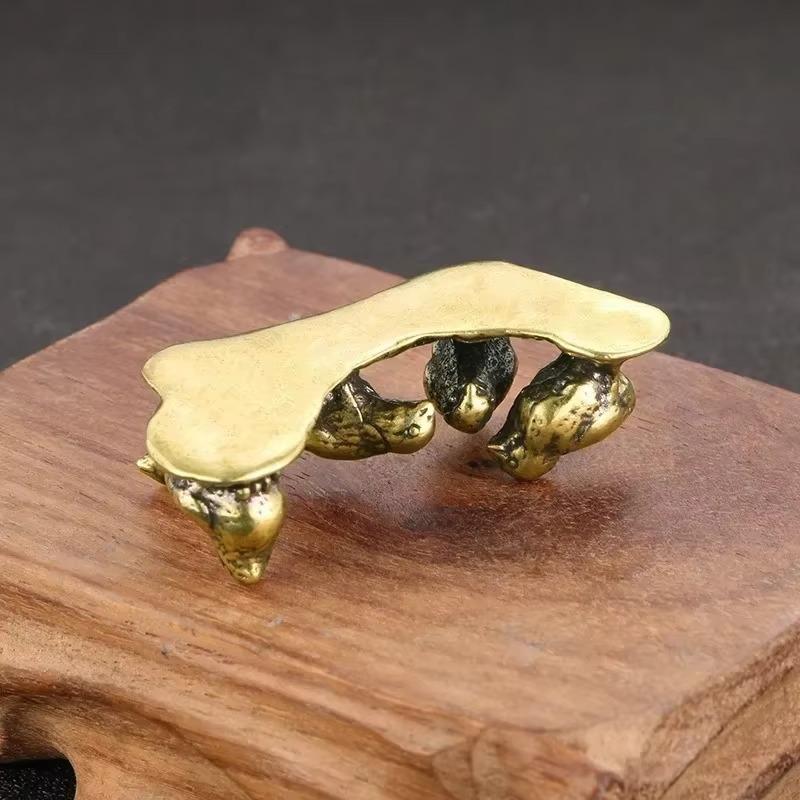 New Creative Chicken Eating Rice Brass Ornaments Rural Animal Handicrafts Retro Desktop Chicken Tea Pet Home Decor Wholesale